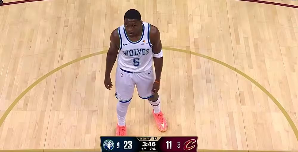 NBA常规赛爱德华兹半场20分填满数据栏